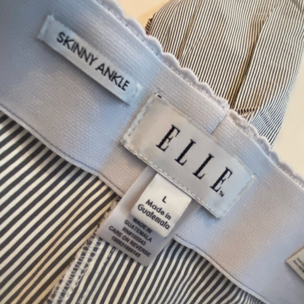 Stretchy fitted mid rise seersucker ankle pants